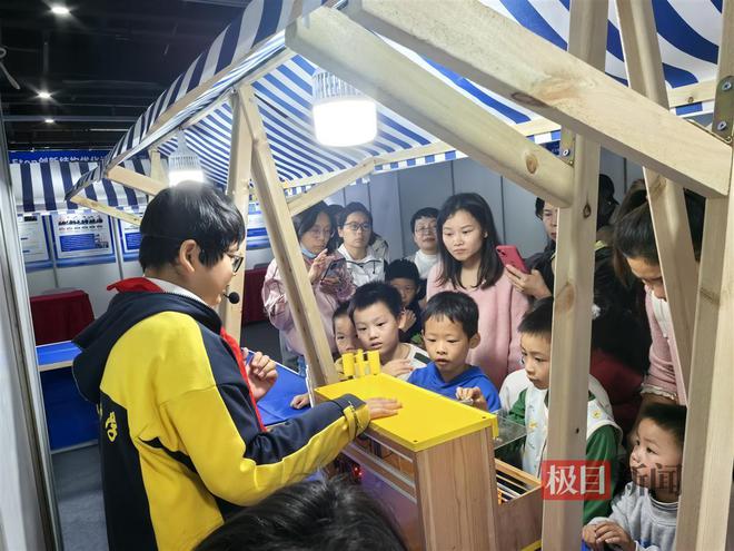 魅力！这场万众创新主题展亮点纷呈凯发k8国际登录近距离感受科技(图2)
