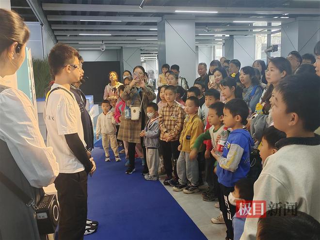 魅力！这场万众创新主题展亮点纷呈凯发k8国际登录近距离感受科技(图1)